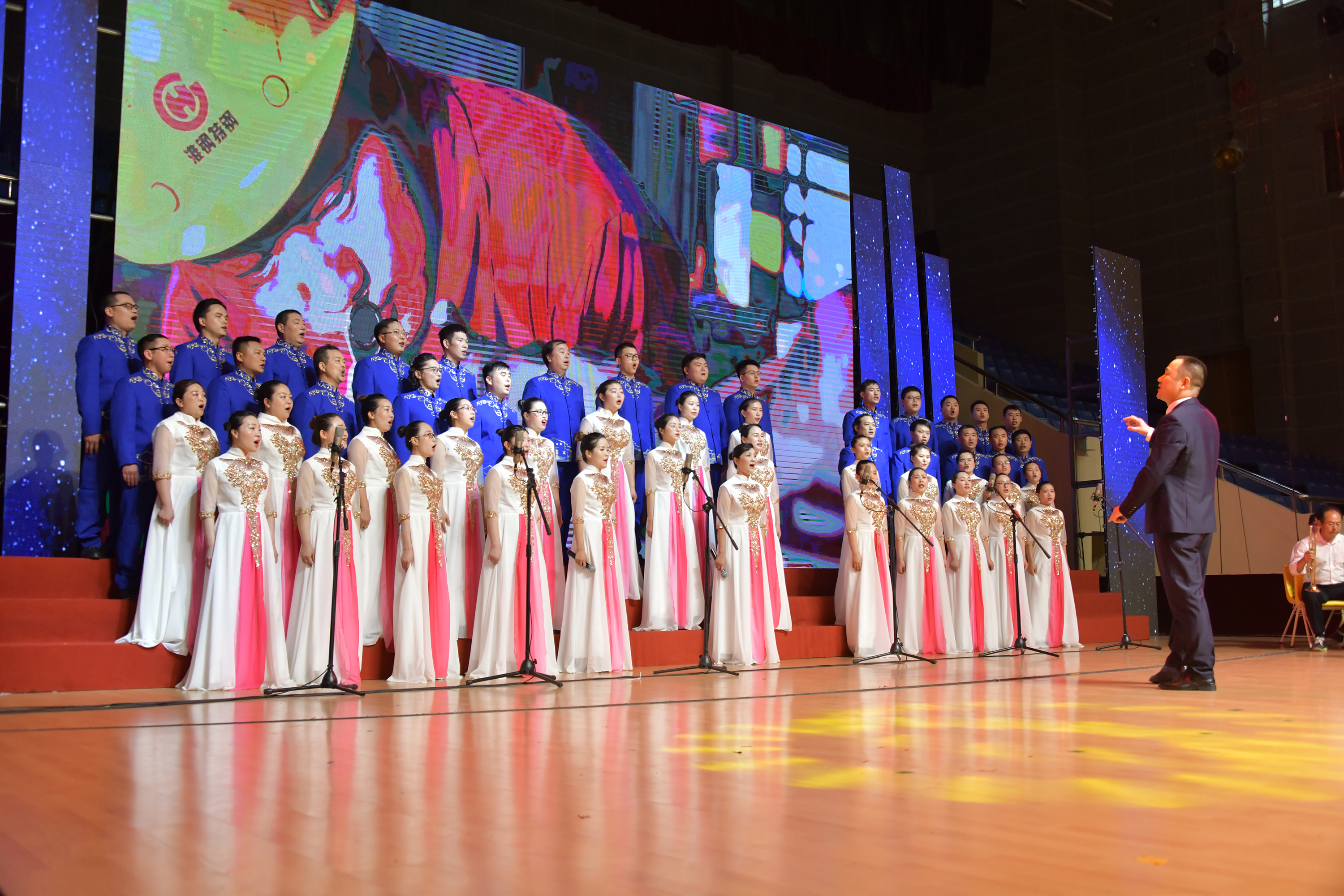 淮鋼合唱隊(duì)在沙鋼建廠45周年大合唱比賽中摘得桂冠