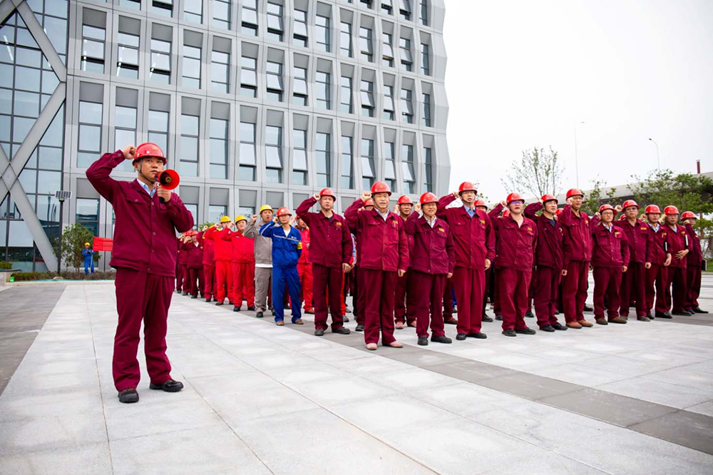 遵守安全生產(chǎn)法 當(dāng)好第一責(zé)任人   淮鋼隆重舉行“萬企作宣誓 全員筑安全”活動