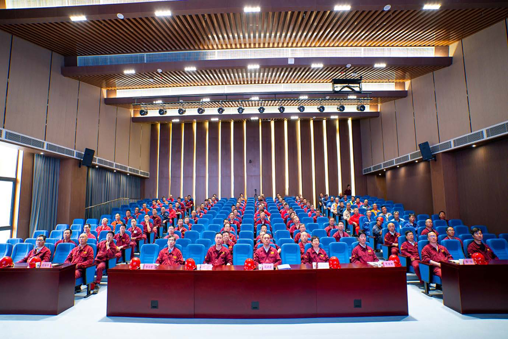 遵守安全生產(chǎn)法 當(dāng)好第一責(zé)任人   淮鋼隆重舉行“萬企作宣誓 全員筑安全”活動