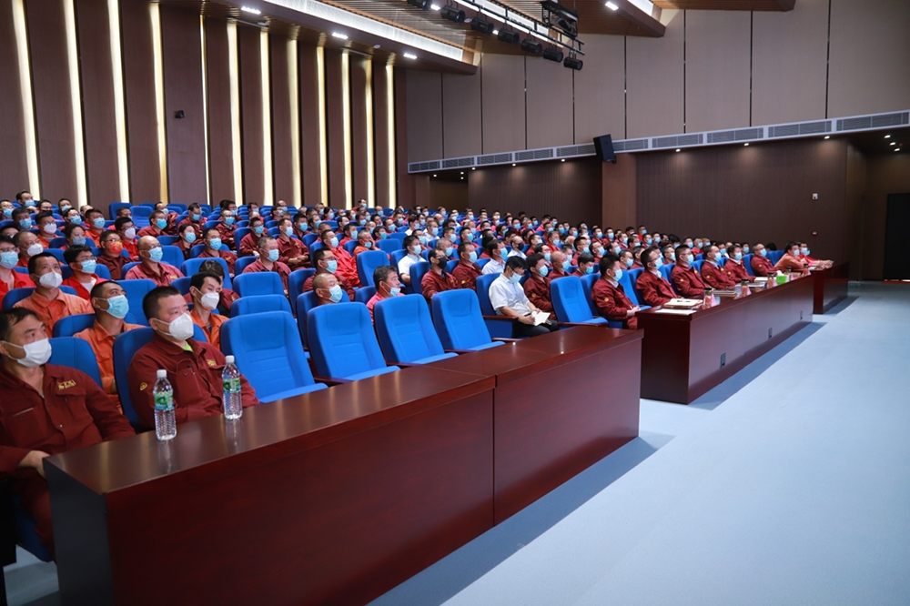 淮鋼公司開(kāi)展“禮贊新時(shí)代  追夢(mèng)復(fù)興路”主題黨課活動(dòng)