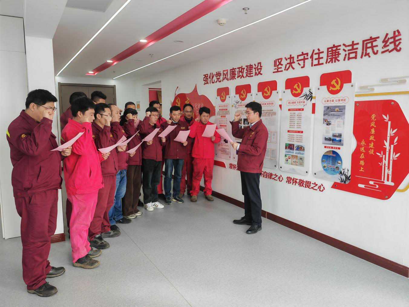 清風(fēng)正氣伴我行 勤政廉政筑忠誠(chéng) 公司開展“新任及晉升干部代表勤政廉政宣誓”活動(dòng)